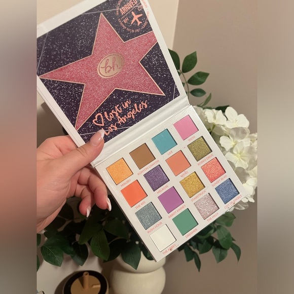 BH COSMETICS • TRAVEL SERIES • LOST IN LOS ANGELES EYESHADOW PALETTE - Picture 3 of 3